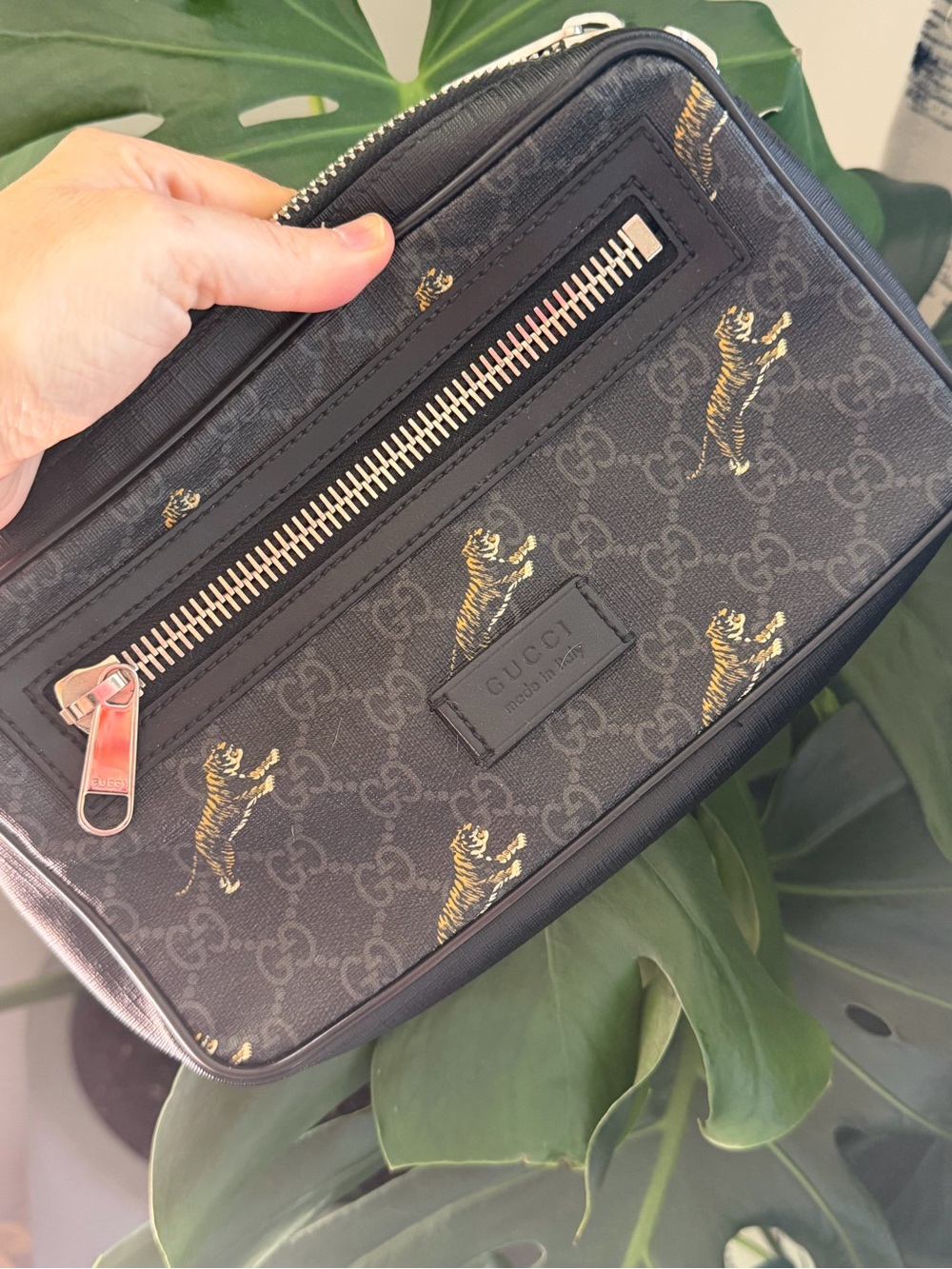Authentic: Gucci GG Supreme Monogram Tiger Belt Bag